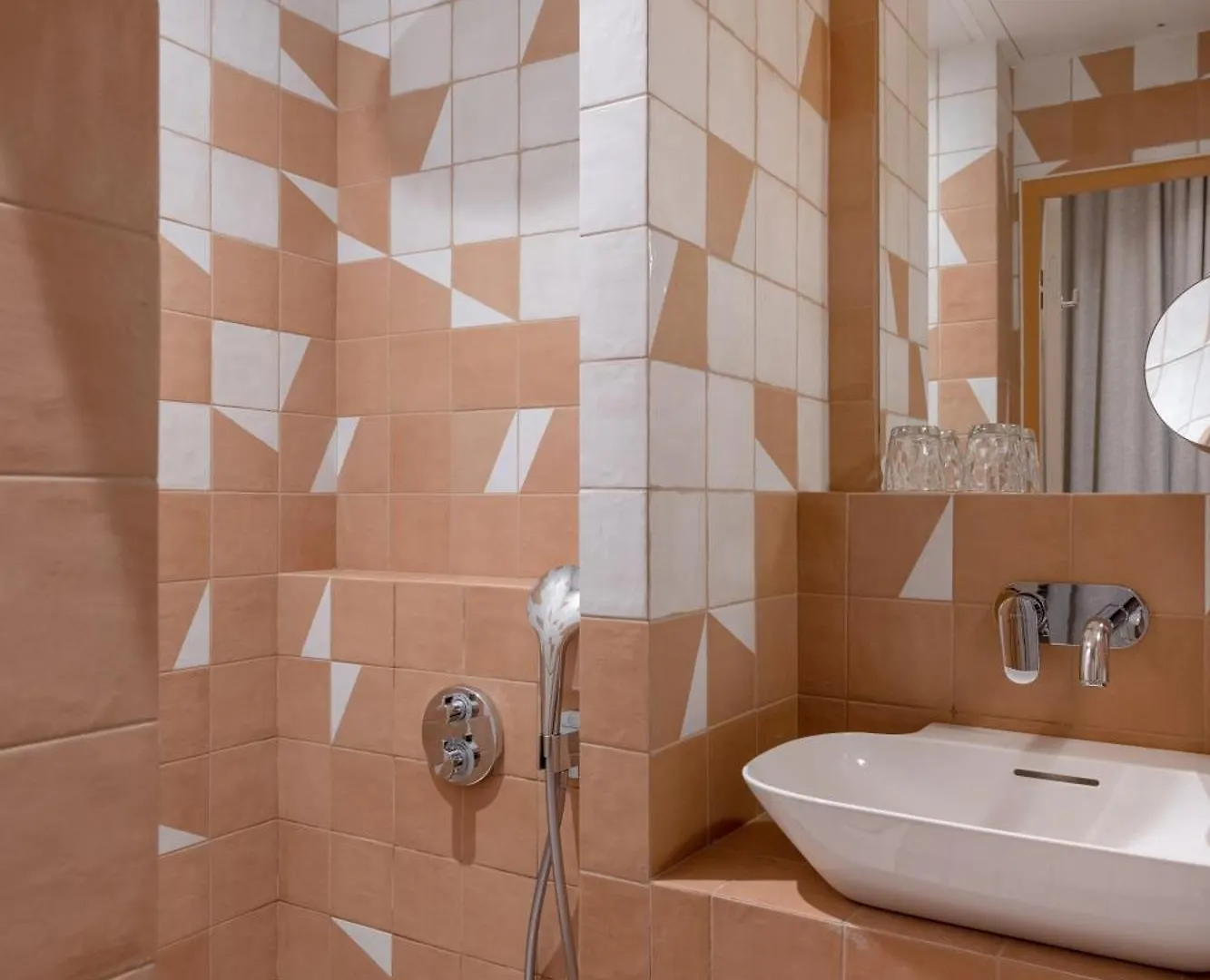 Academie Hotel Лион