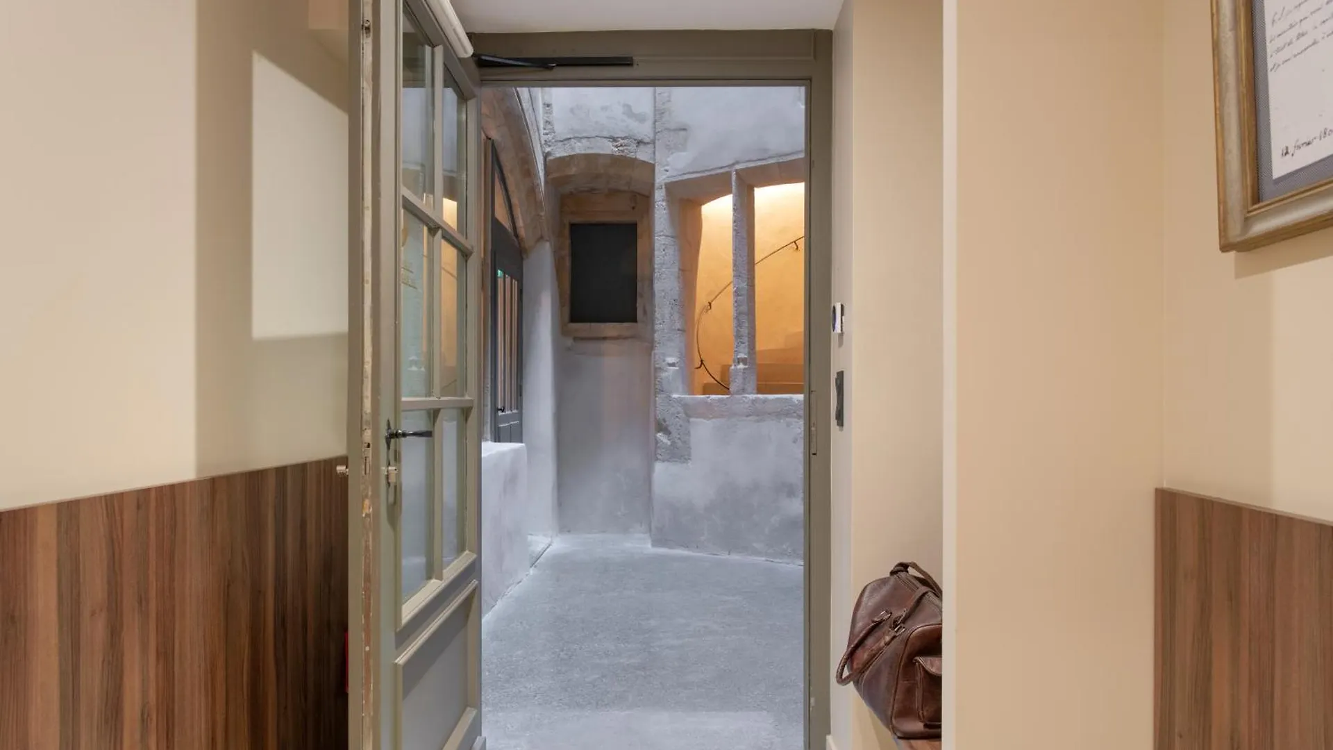 Academie Hotel Лион
