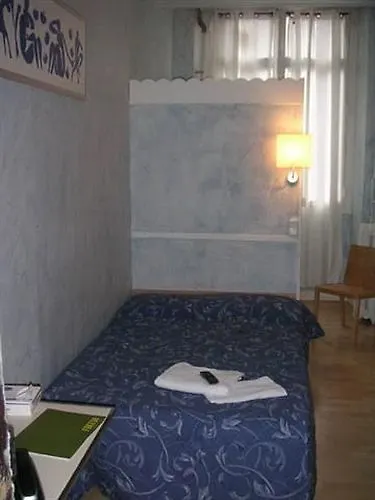 ****  Academie Hotel Лион Франция