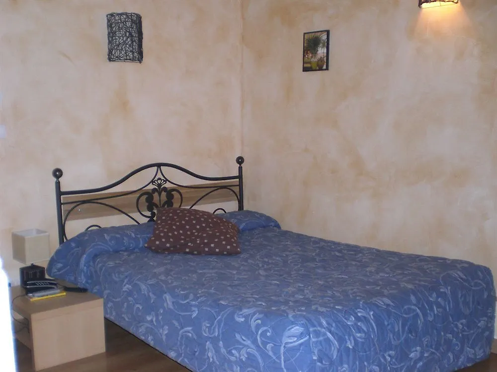 Academie Hotel Лион