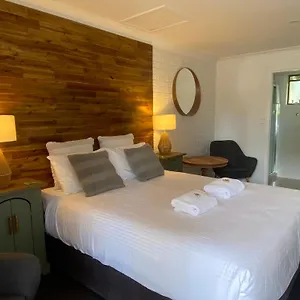 Motel Palms Beachmere