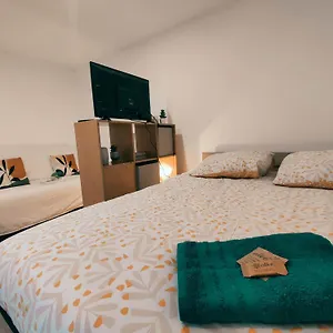 https://studio-avec-terrasse-ou-parking-proche-du-centre-ville-davignon.aixenprovencehotels.org