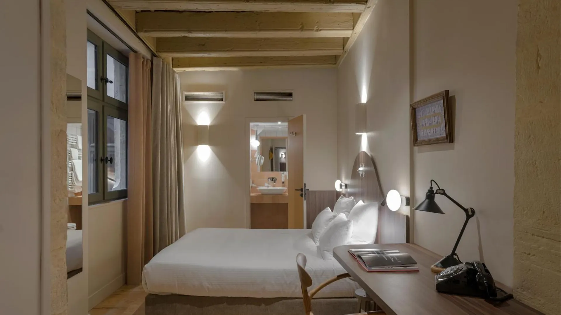 Academie Hotel ליון 4*,