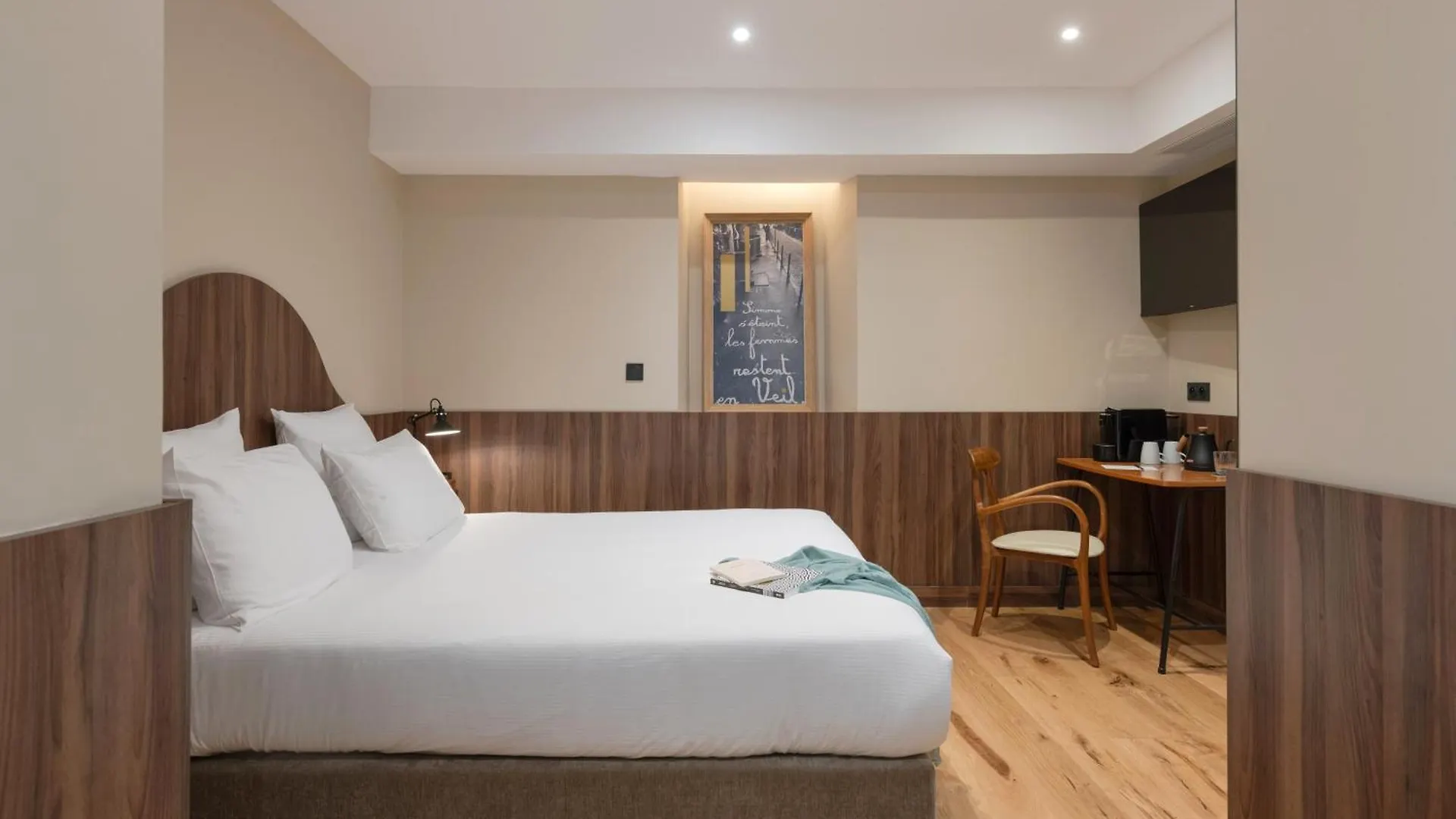 Academie Hotel ליון
