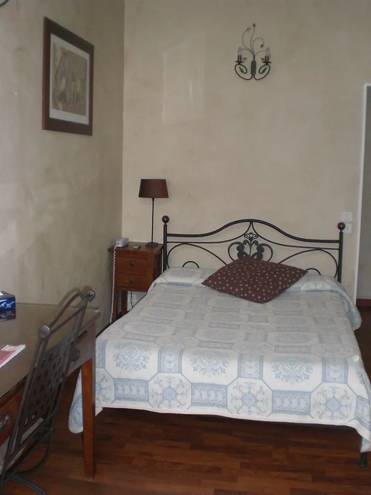 Academie Hotel ליון
