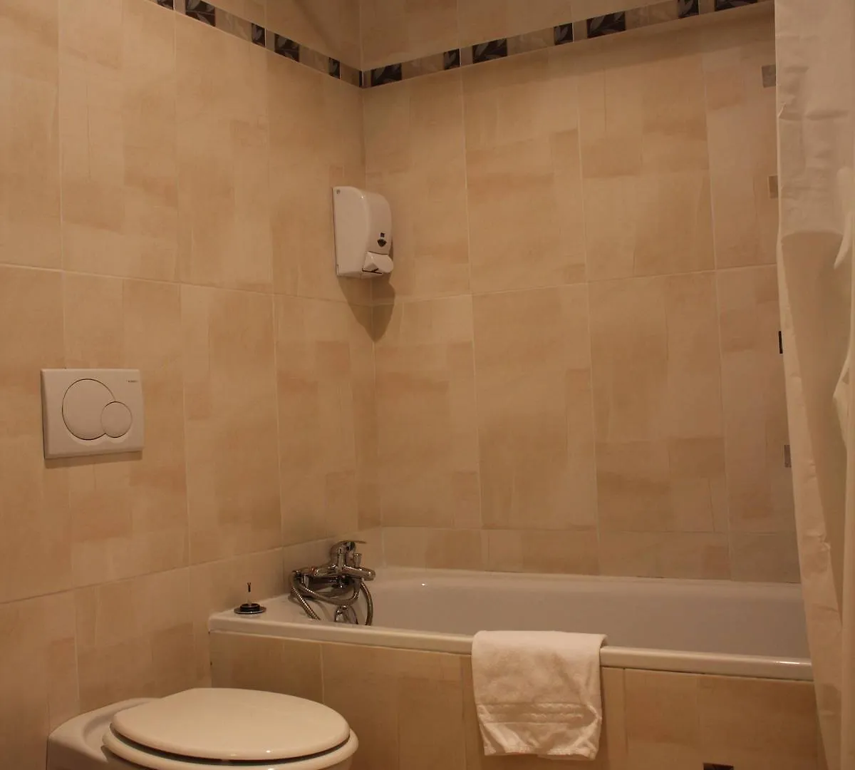 Academie Hotel Lione 4*,